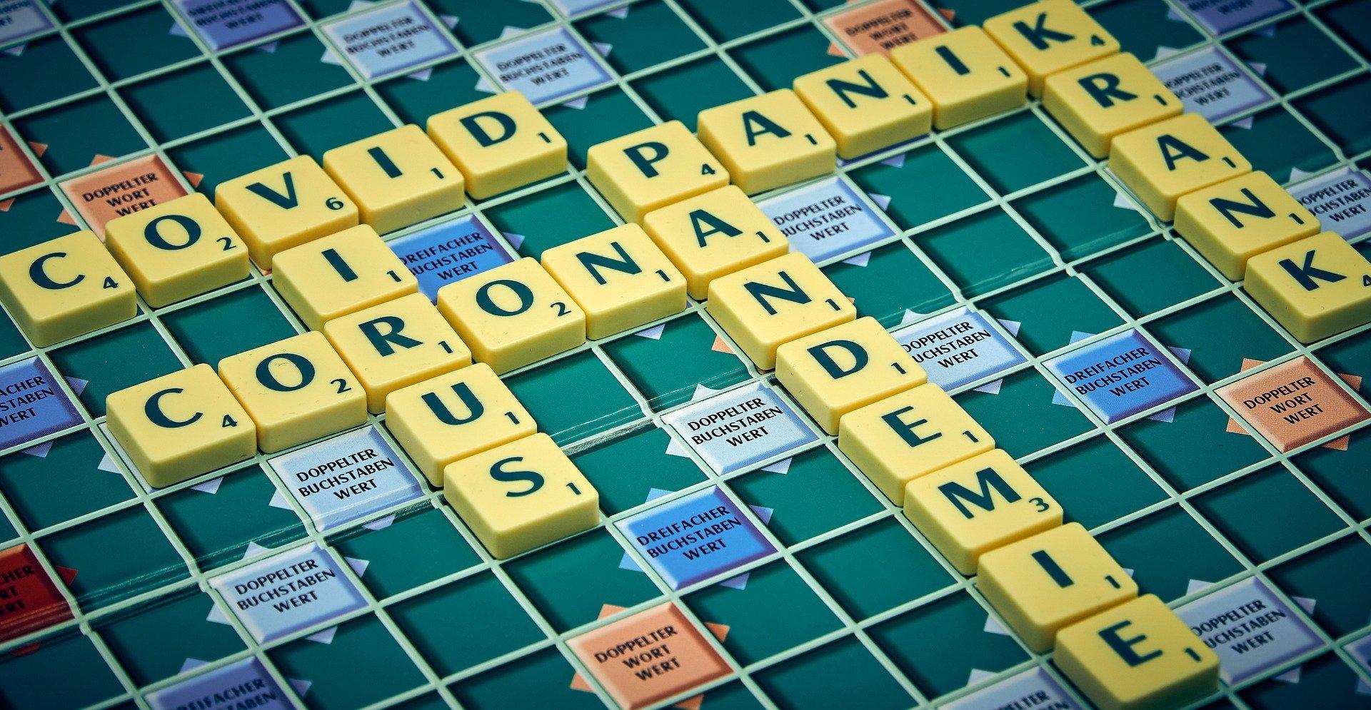 Scrabble mit Pandemie-Wörtern